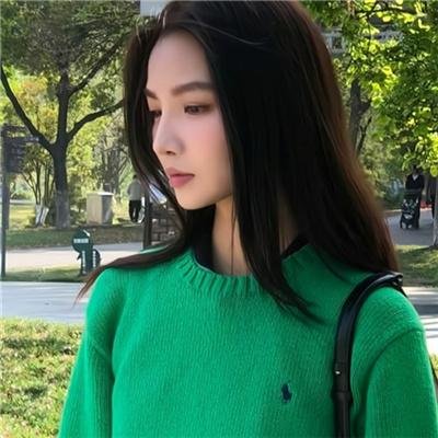 泳池怪诞